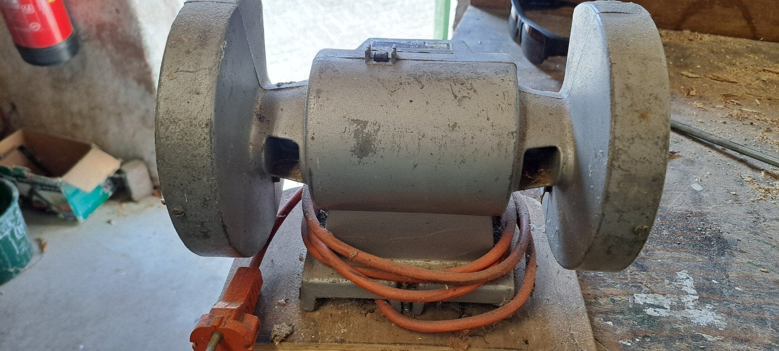 Black & Decker Elektrische Slijpsteen - Goed Werkend, Ophalen of Verzenden, Gebruikt, Minder dan 700 watt, Werkbankslijpmachine