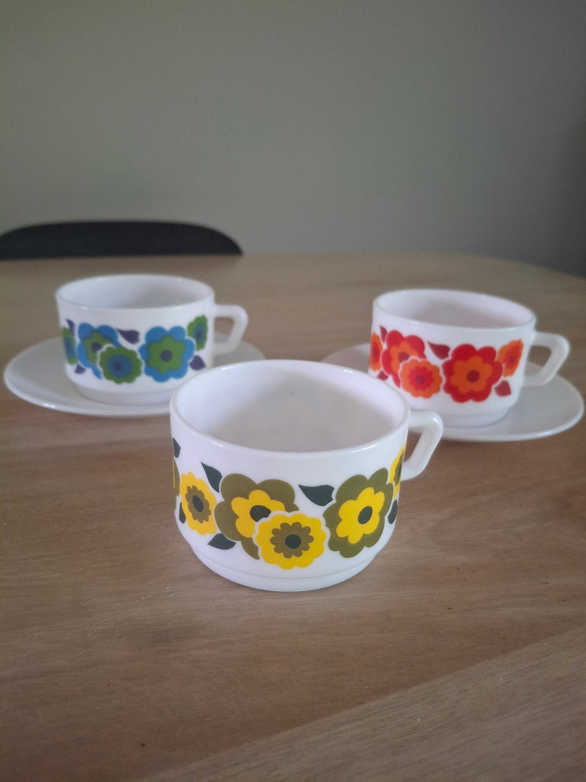 3 Vintage Arcopal France kop en schotel - bloemen srie Lotus, Antiek en Kunst, Ophalen of Verzenden