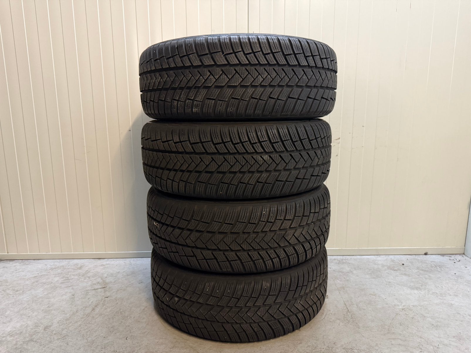 Originele Mercedes A45 CLA45 W176 18 inch vredenstein winter, Auto-onderdelen, Ophalen, 18 inch, Gebruikt, Banden en Velgen