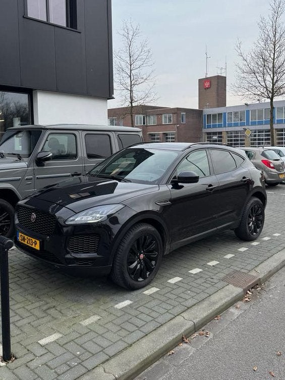 Jaguar E-Pace HSE AWD Automaat / panoramadak trekhaak leder, Auto's, 1800 kg, Zwart, 4 cilinders, Zwart