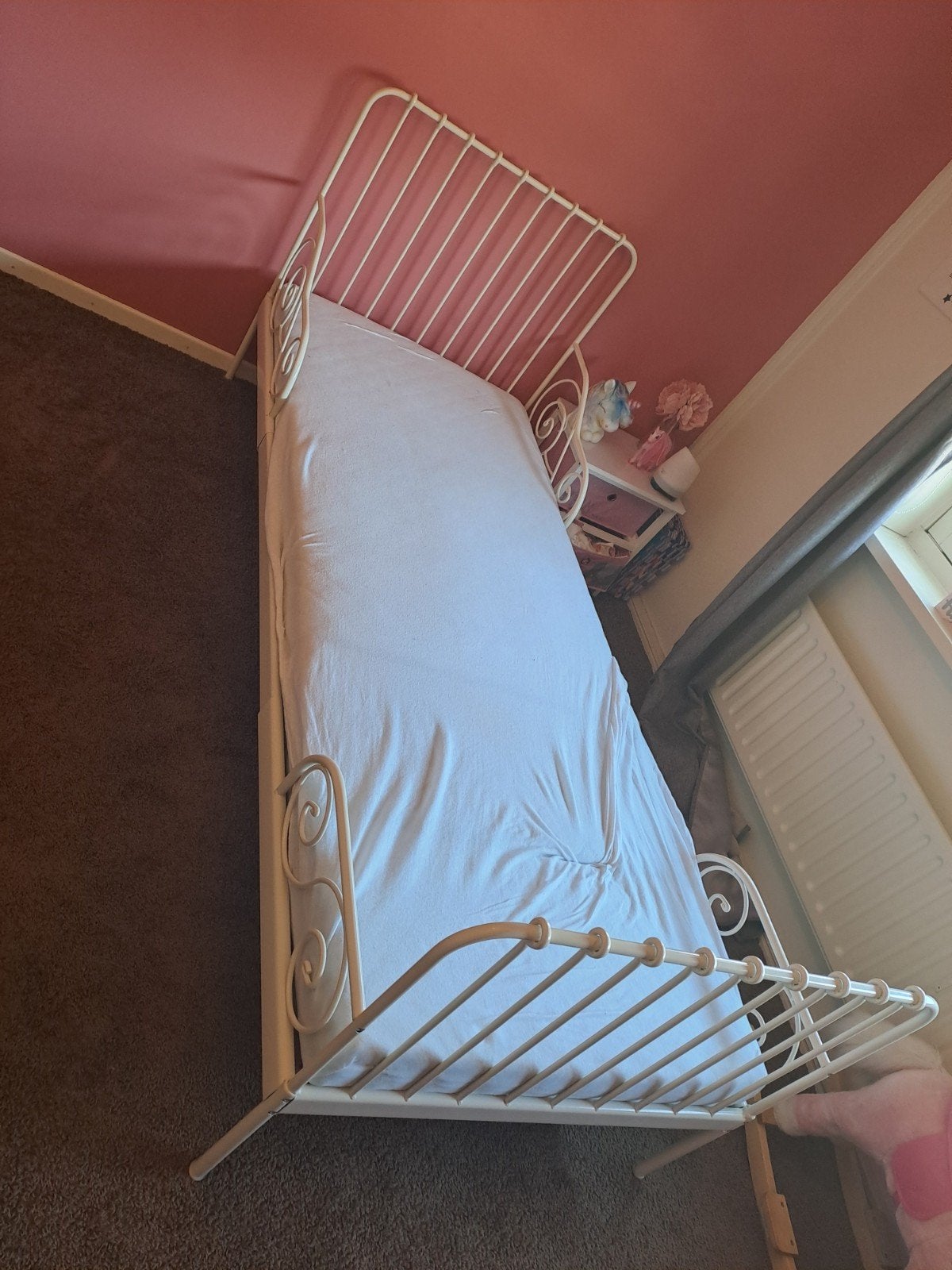 IKEA Minnen meegroeibed wit, inclusief lattenbodem en matras, Ophalen of Verzenden, Zo goed als nieuw, Lattenbodem