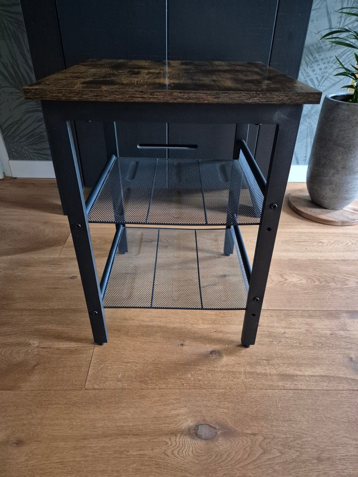 Mooi bijzettafeltje met vintage houten blad en metalen fra, 45 tot 60 cm, Minder dan 55 cm, Vierkant, Vintage, Industrieel