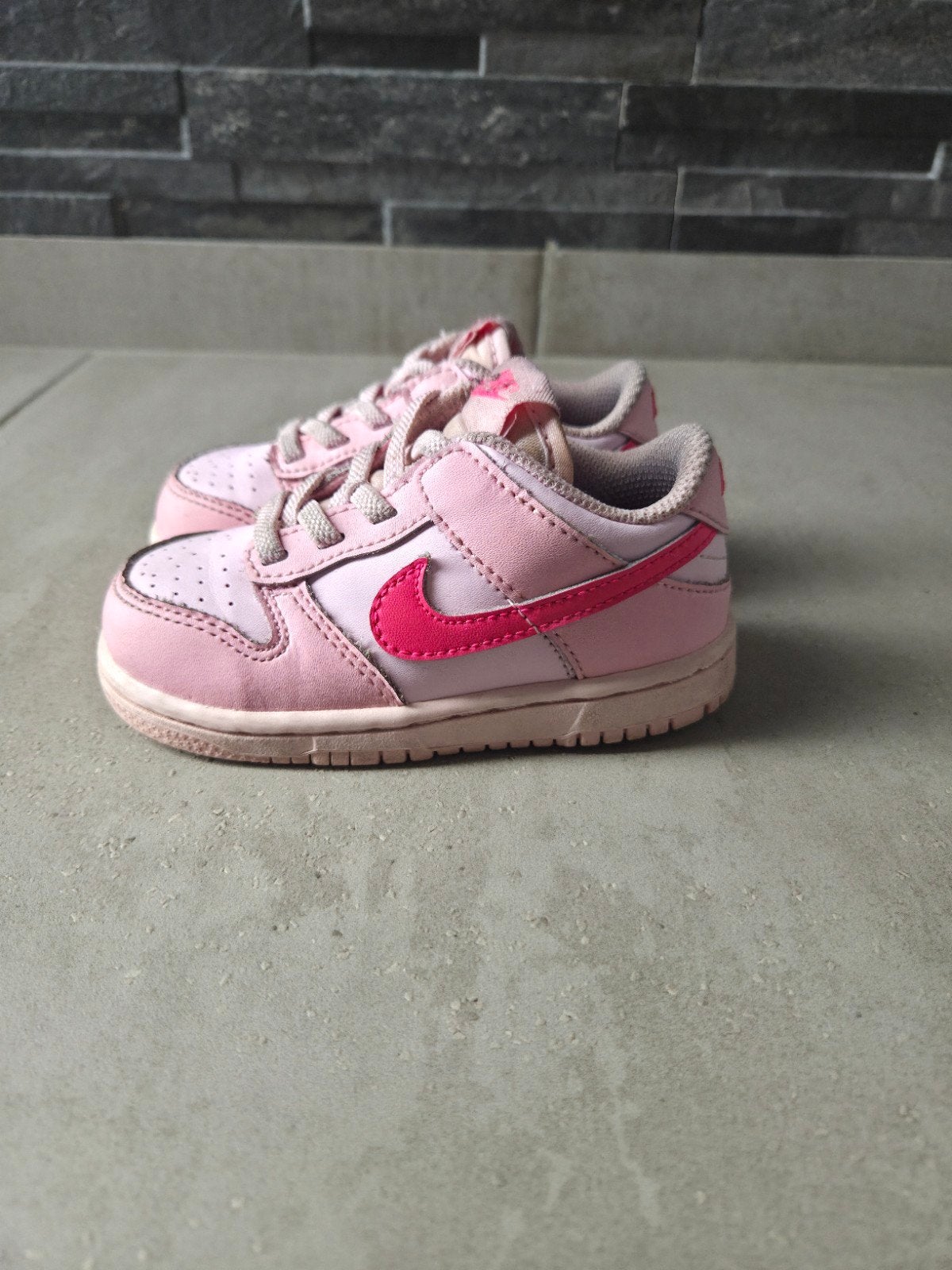 Roze Nike Dunk Low sneakers voor baby's - Maat 23.5, Gebruikt, Meisje, Schoenen, Ophalen of Verzenden