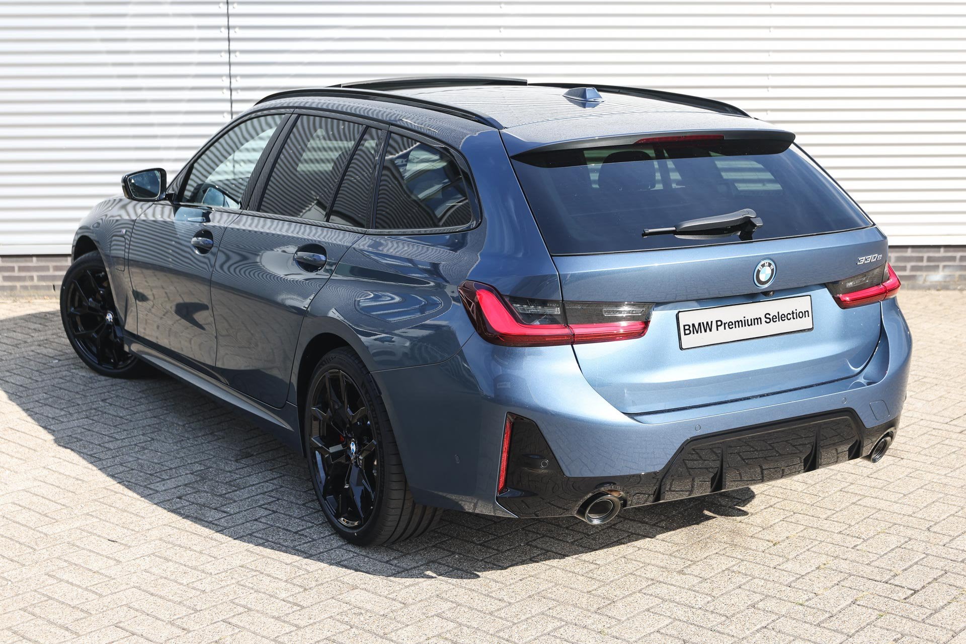 BMW 3 Serie Touring 330e M Sport Automaat / Panoramadak / Tr, Achterwielaandrijving, 4 cilinders, Met garantie (alle), Hybride Elektrisch/Benzine