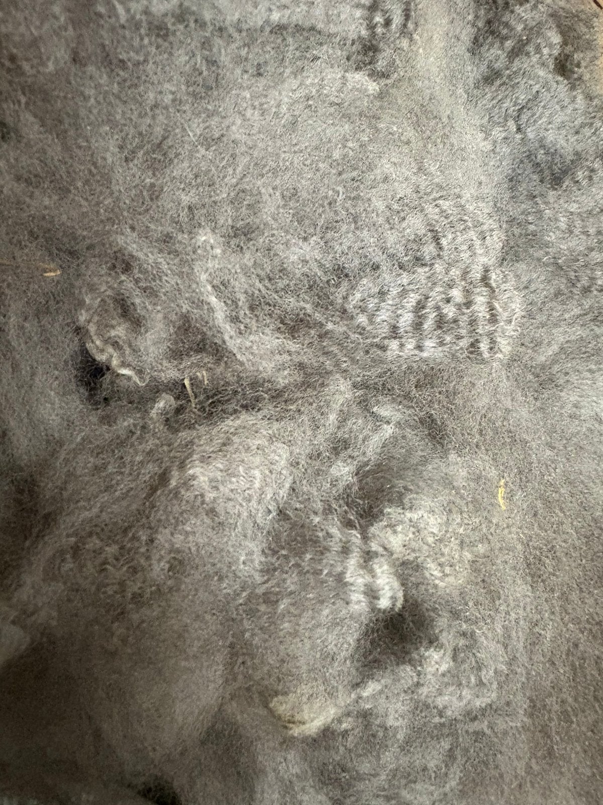 Alpaca wol grijs, Hobby en Vrije tijd, Spinnewielen en Spinnen, Ophalen, Zo goed als nieuw, Spinwol