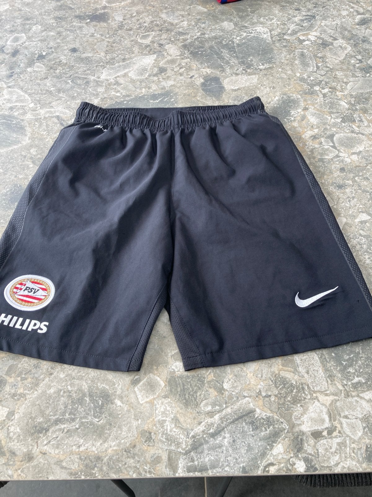 Zwart Nike PSV Dri-Fit sportbroekje maat 152-158, Ophalen of Verzenden, Zo goed als nieuw, Jongen of Meisje, Sport- of Zwemkleding