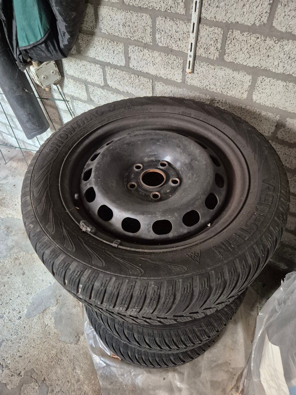 Vredestein Snowtrac 3 winterbanden met stalen velgen, Auto-onderdelen, Ophalen, Gebruikt, Banden en Velgen, Winterbanden