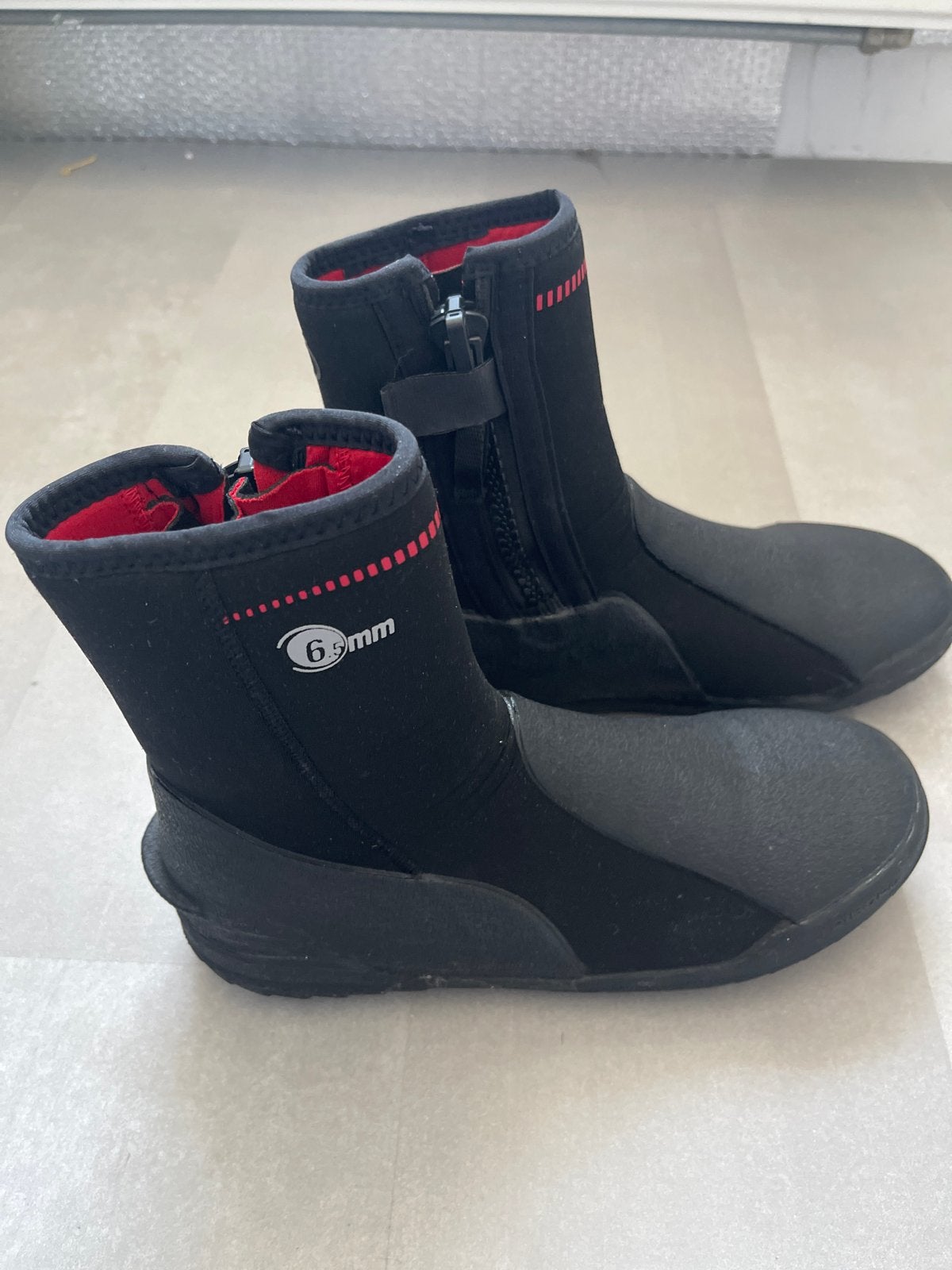 Neopreen 6mm zeilschoenen / surfschoenen maat 40. ZGAN, Ophalen of Verzenden, Zo goed als nieuw, Dame of Heer, Zeil- of Surfschoenen