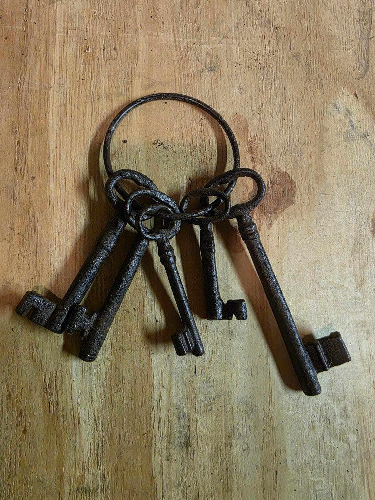 Decoratieve ijzeren sleutels aan ring, Ophalen of Verzenden
