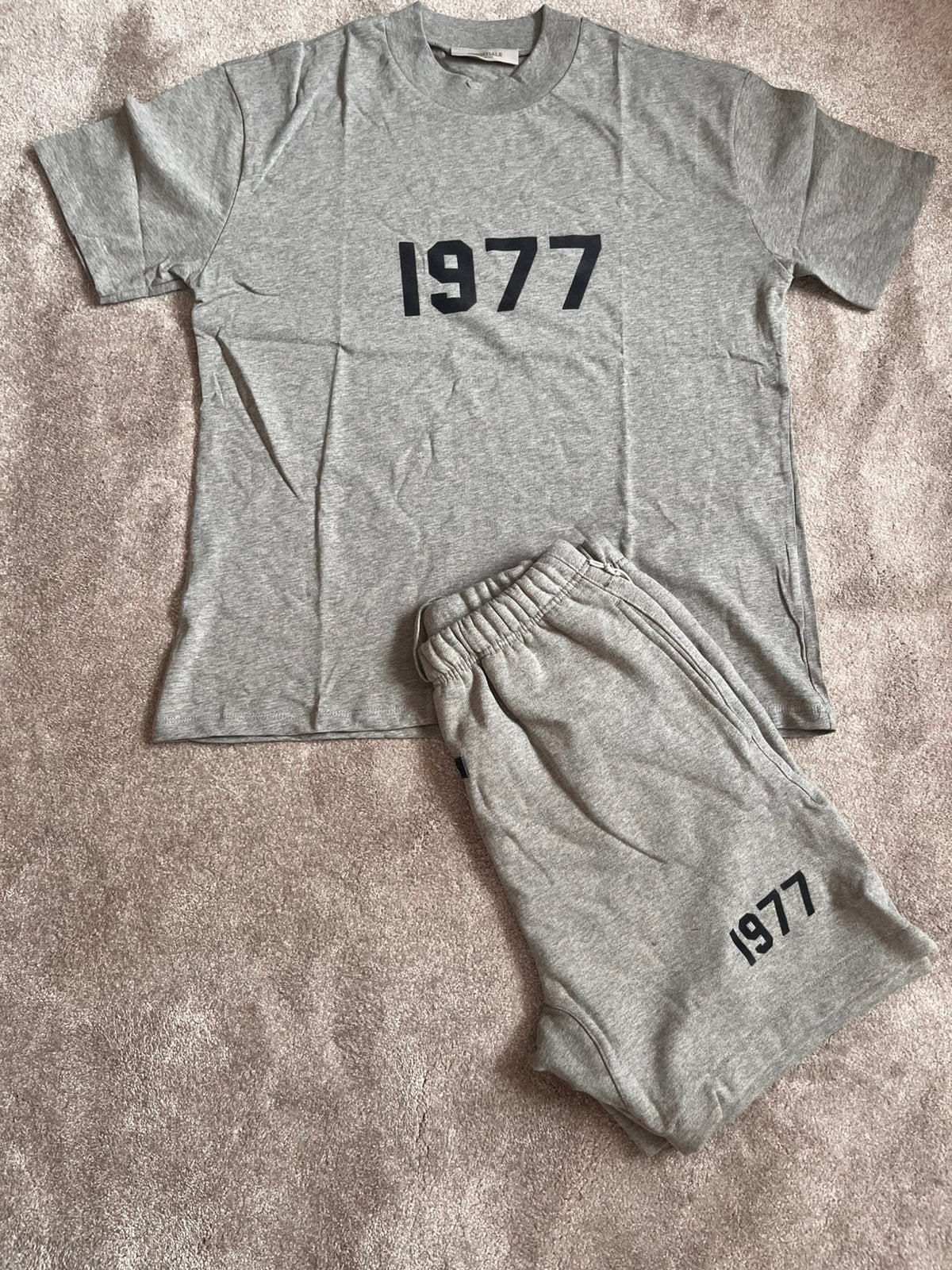 Essentials 1977 setje, Verzenden, Zo goed als nieuw