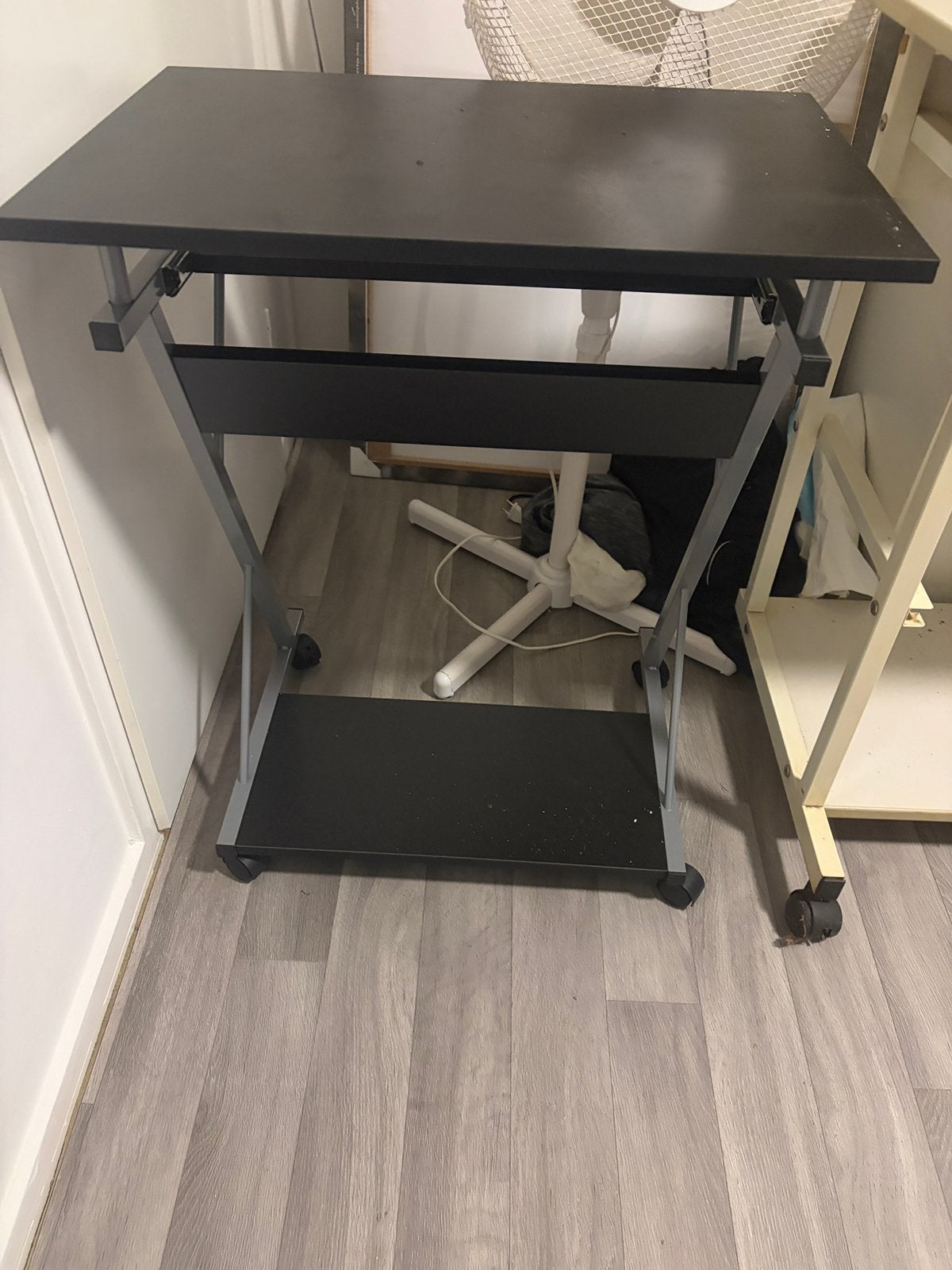 Te koop zwart bureua, Ophalen, Zo goed als nieuw, Minder dan 70 cm, 70 tot 120 cm