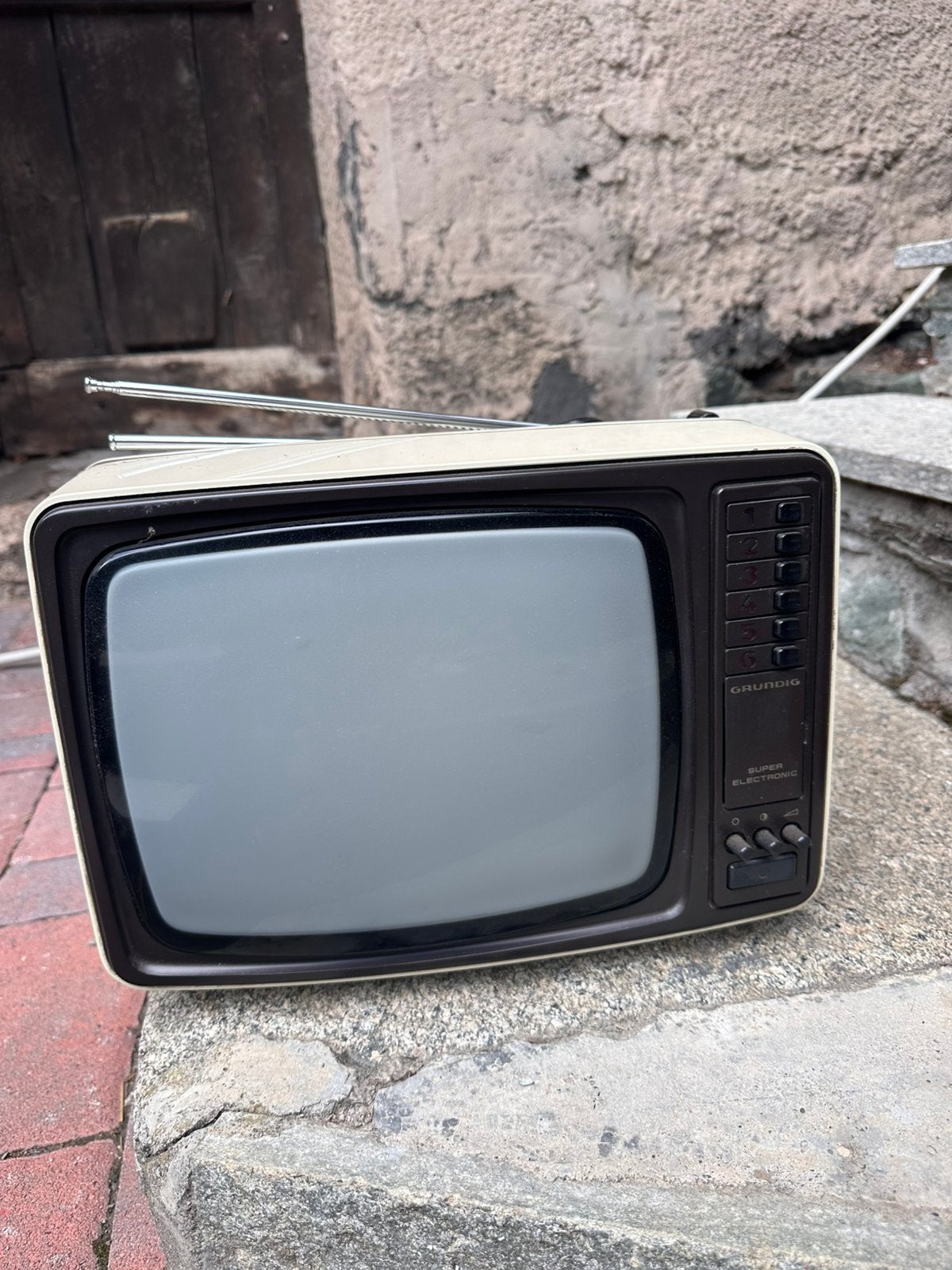 Grundig triumph 1221, Antiek en Kunst, Ophalen