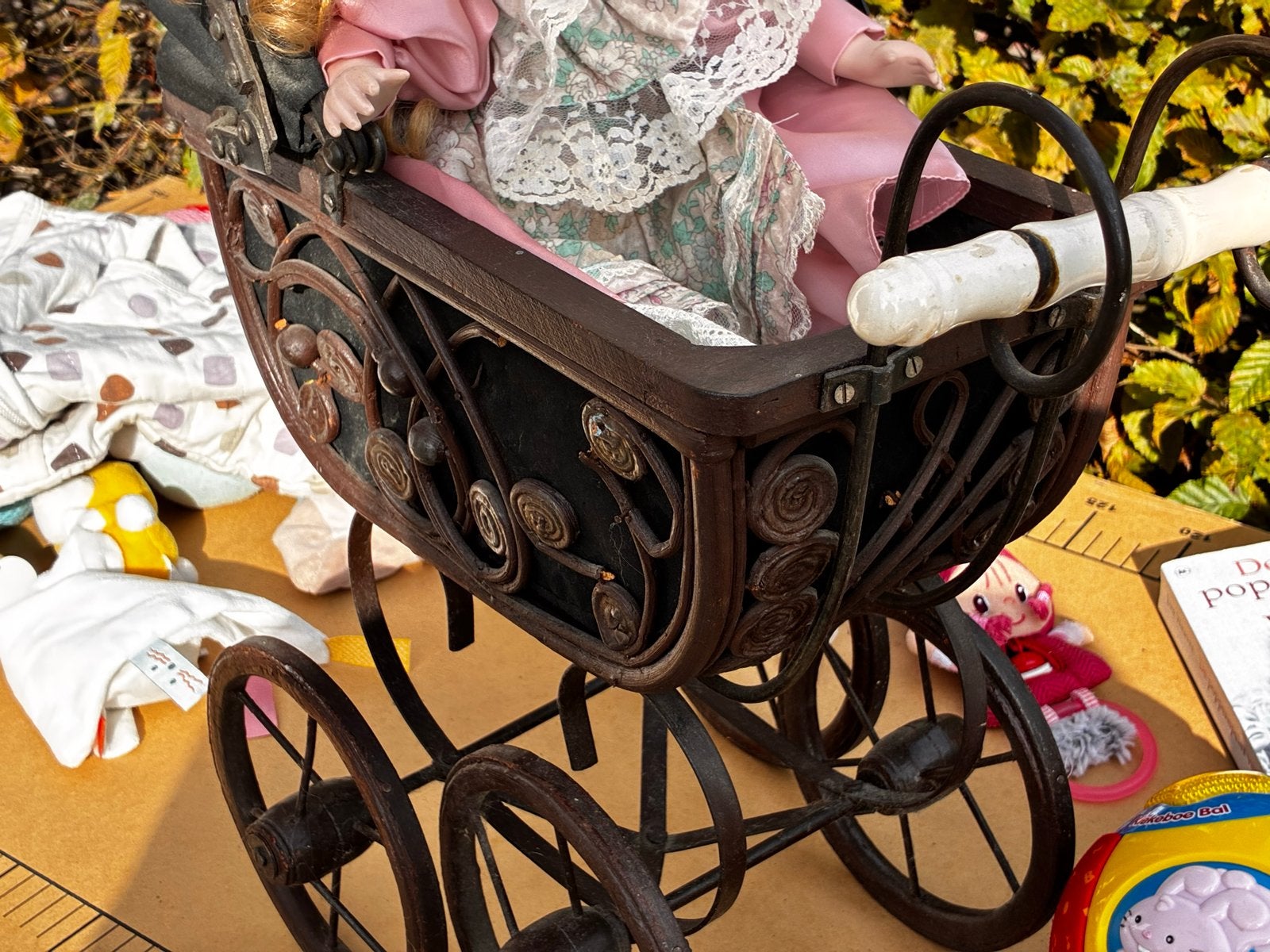 Antieke poppenwagen met  pop, Ophalen, Gebruikt, Pop