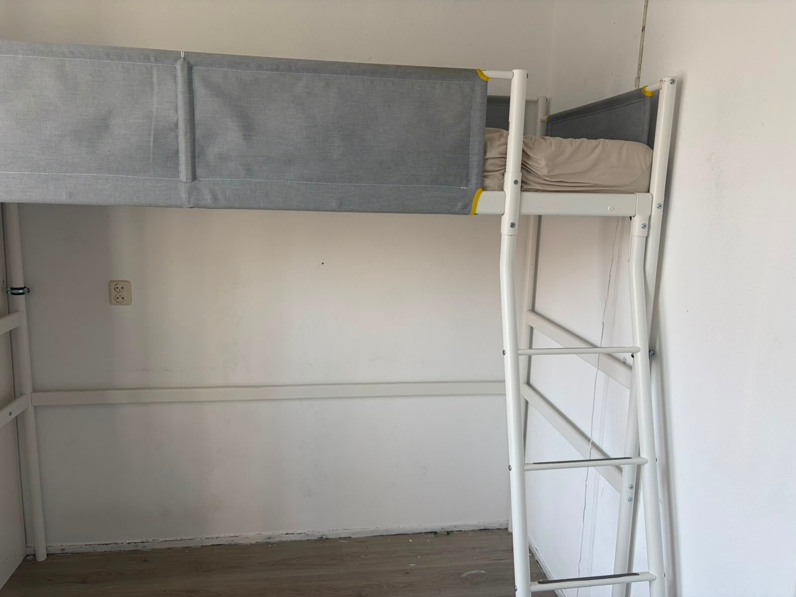 Hoogslaper te koop, Huis en Inrichting, Slaapkamer | Stapelbedden en Hoogslapers, Ophalen, Eenpersoons, Zo goed als nieuw, 90 cm