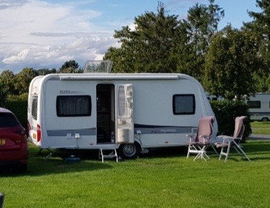 Hobby 460 UFE Excellent met Mover P2000 en Unico luifel, Caravans en Kamperen, Caravans, Rondzit, Hobby, Frans bed, Luifel