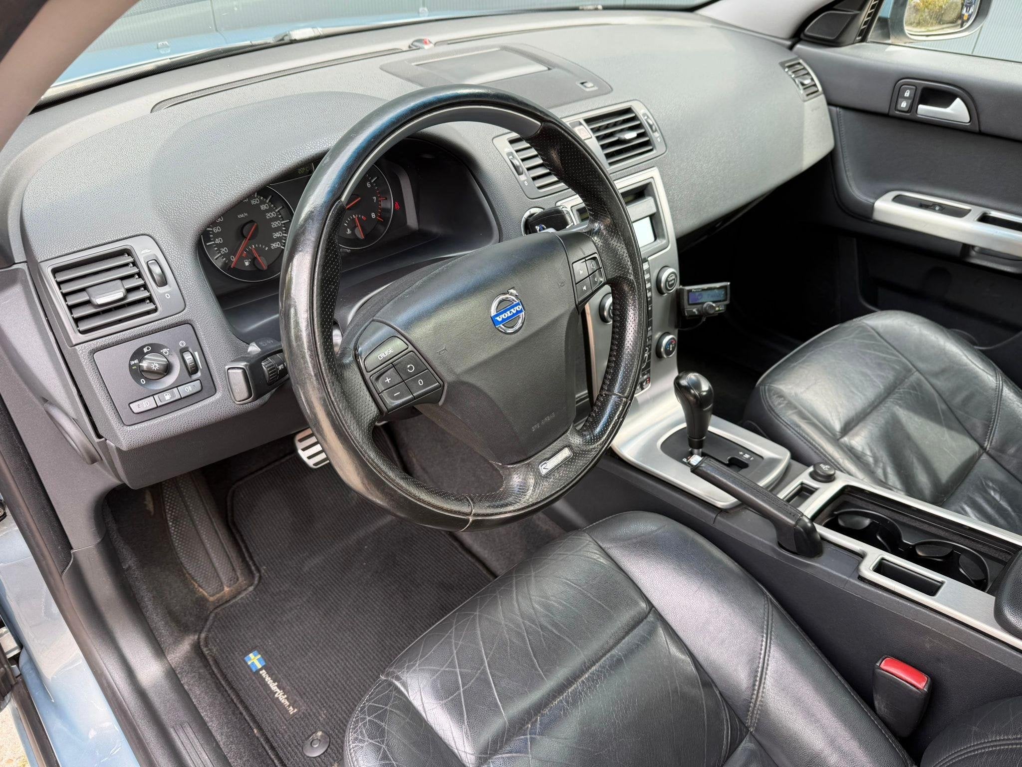 Volvo V50 2.5 T5 AWD Summum pano / leer / trekhaak, Auto's, Volvo, Euro 5, Gebruikt, Zwart, 700 kg