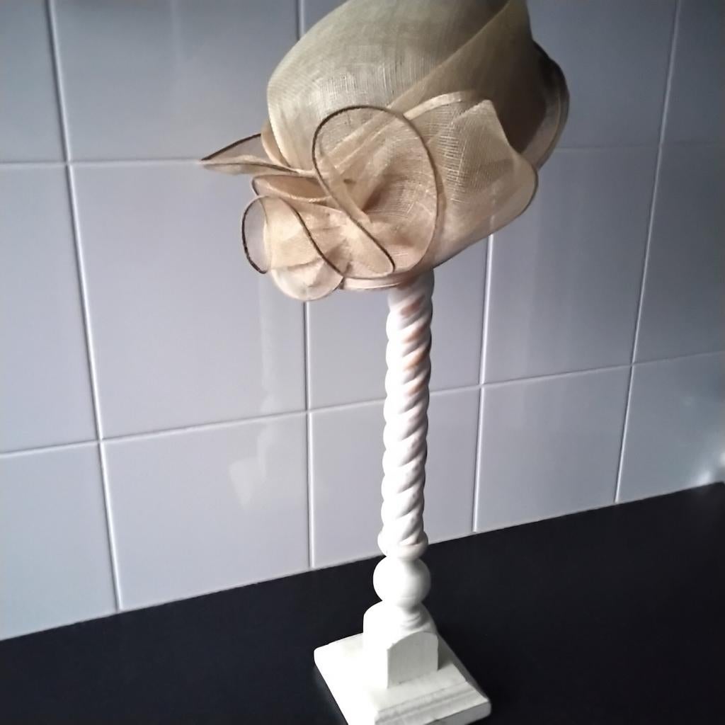 Prachtige  gazen beige zomerhoed, Kleding | Dames, Hoeden en Petten, Ophalen of Verzenden, Zo goed als nieuw, One size fits all