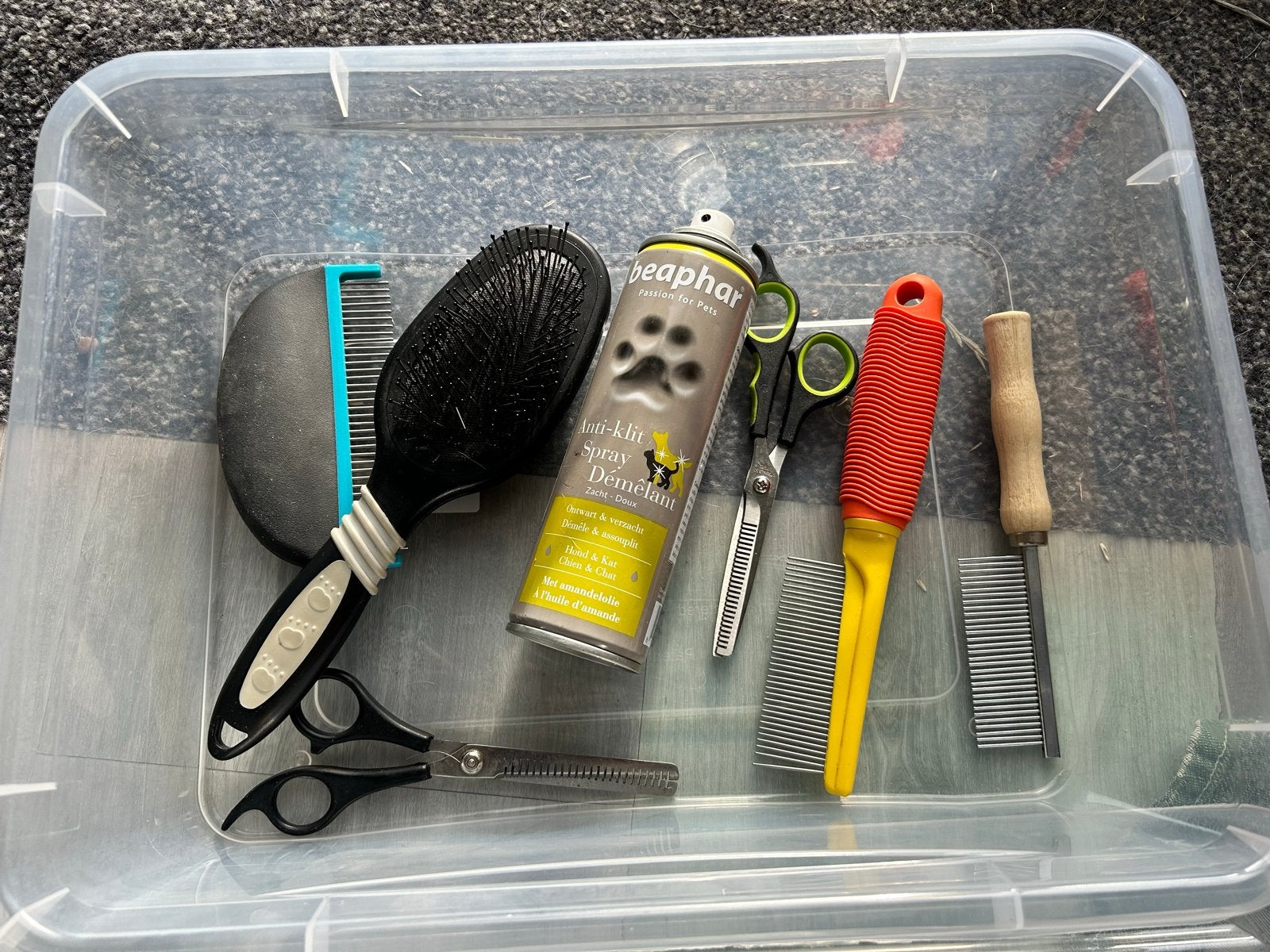 Honden trim Accessoires  schaar borstel kam, Ophalen of Verzenden, Gebruikt