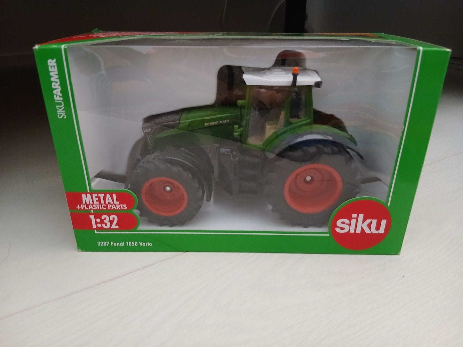 SIKU Fendt 1050 vario 1/32, Ophalen, Nieuw, Tractor of Landbouw, SIKU