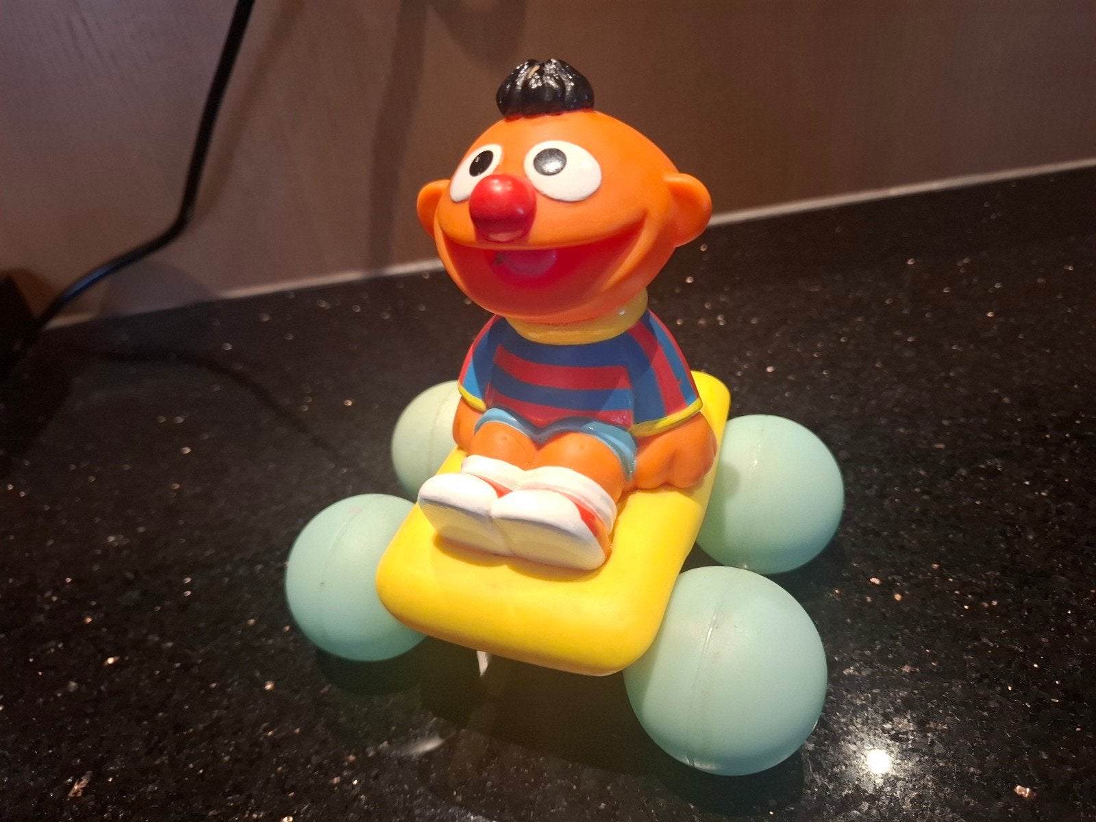 Sesamstraat Bert op wielen - Vintage speelgoed, Kinderen en Baby's, Speelgoed | Overig, Ophalen of Verzenden