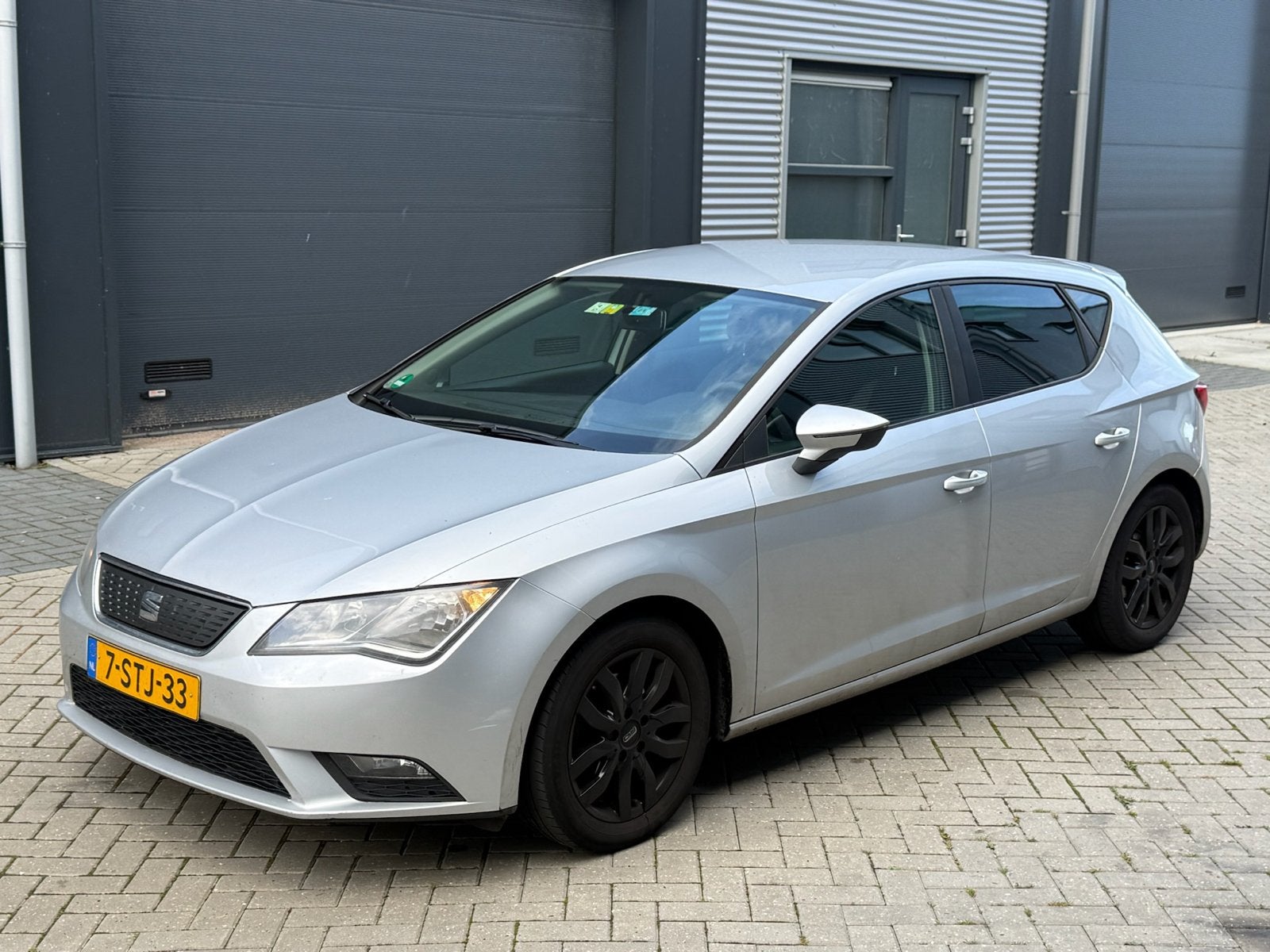 Seat Leon 1.6 TDI 81KW/110PK 2013 Grijs, Auto's, Voorwielaandrijving, 1160 kg, 4 cilinders, Leon