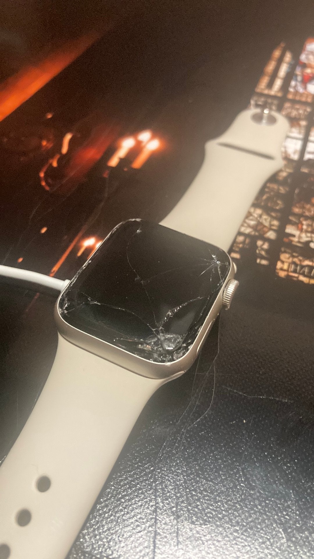 Apple watch SE 2 40mm scherm zwart, glas stuk, watch werkend, Ophalen of Verzenden, Gebruikt, Roze, IOS