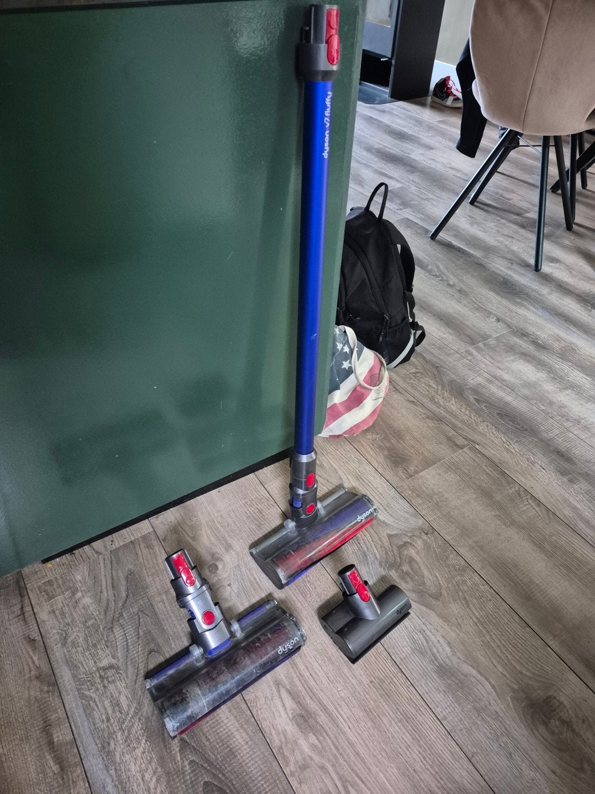 Dyson V7 Fluffy steelstofzuiger met 3 mondstukken en steel, Witgoed en Apparatuur, Ophalen of Verzenden