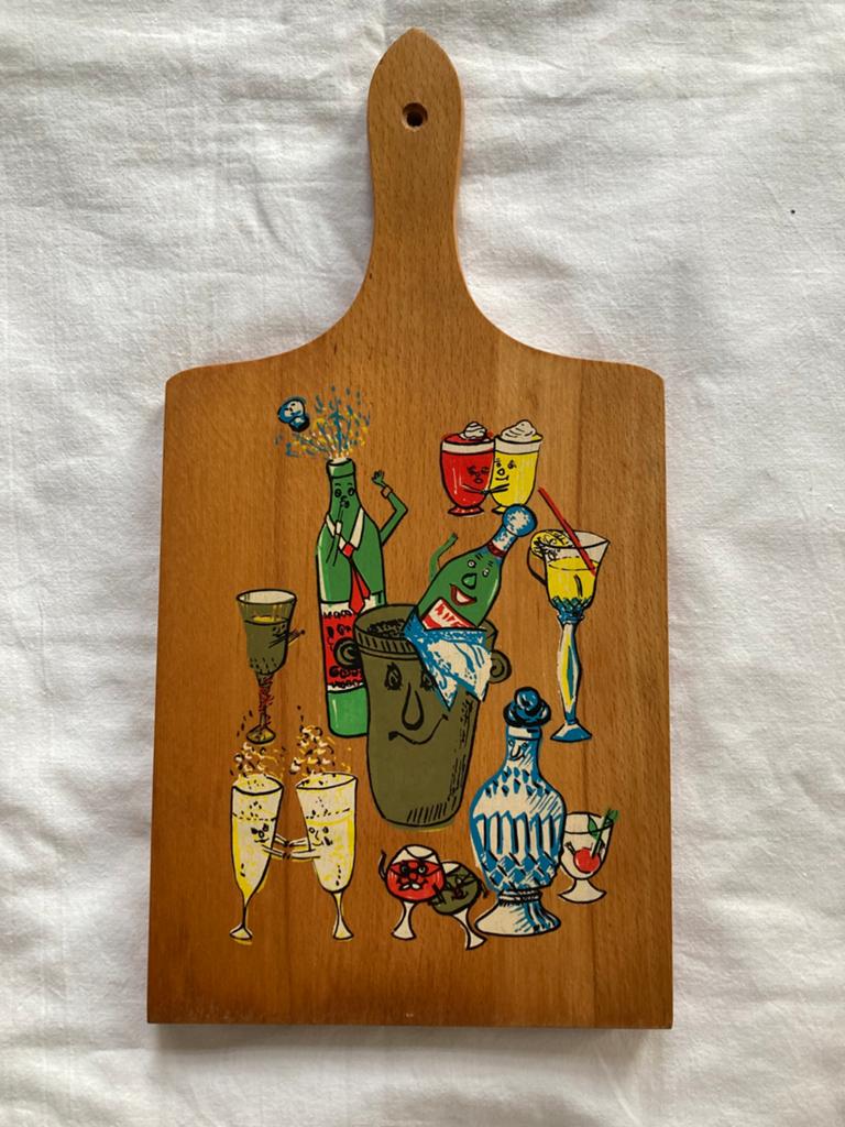 Vintage houten snijplank met feestende flessen en glazen, Huis en Inrichting, Keuken | Keukenbenodigdheden, Overige typen, Ophalen of Verzenden