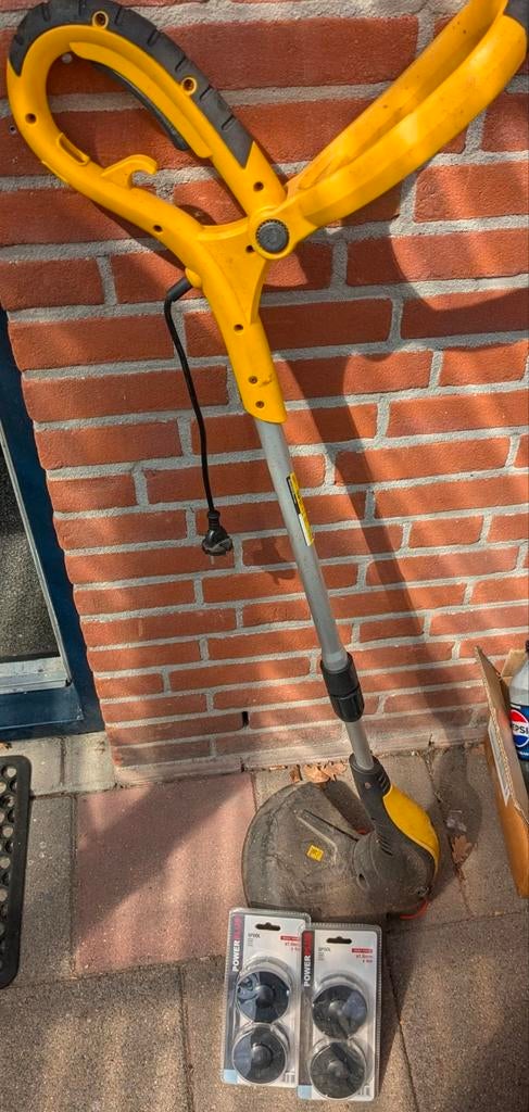 Electrische grastrimmer Powerplus met 4 nieuwe draadspoelen, Ophalen of Verzenden, Gebruikt, Elektrisch, Powerplus
