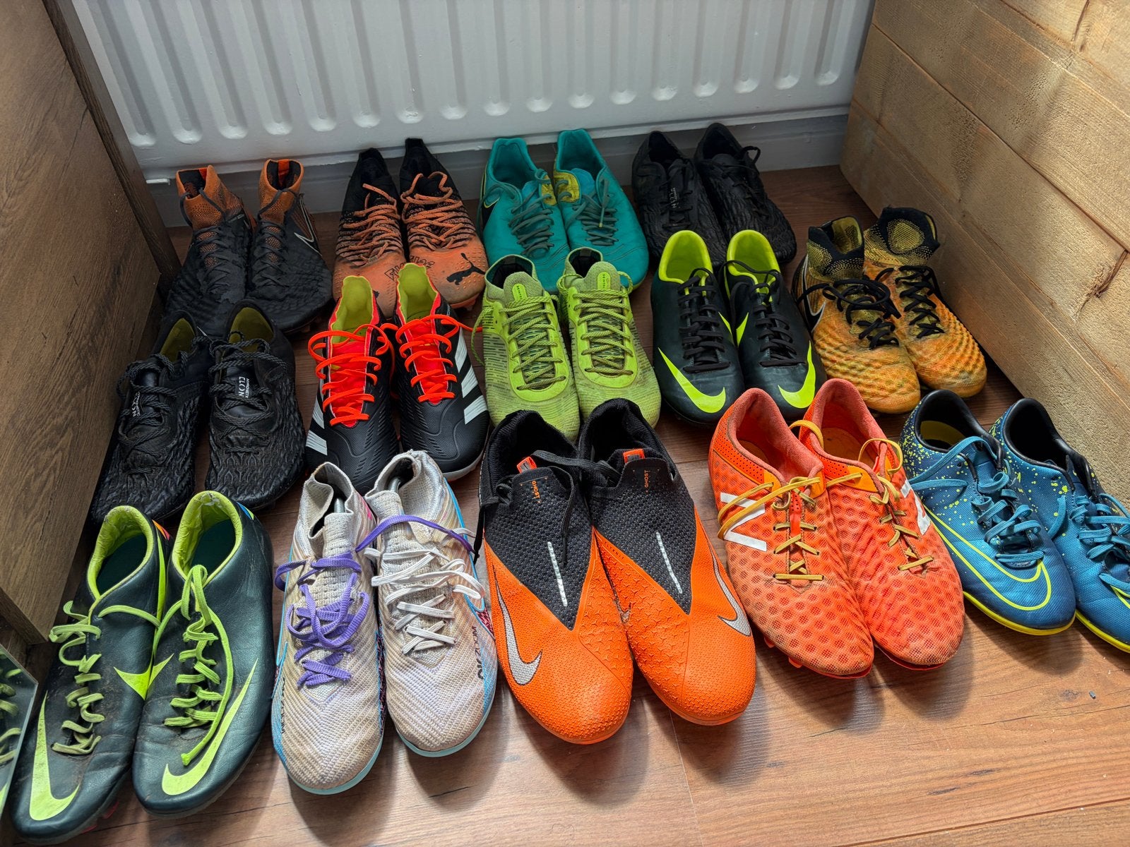 Partij voetbalschoenen Nike, Adidas, Puma, Under Armour, Sport en Fitness, Voetbal, Gebruikt, Schoenen, Maat XS of kleiner, Ophalen of Verzenden