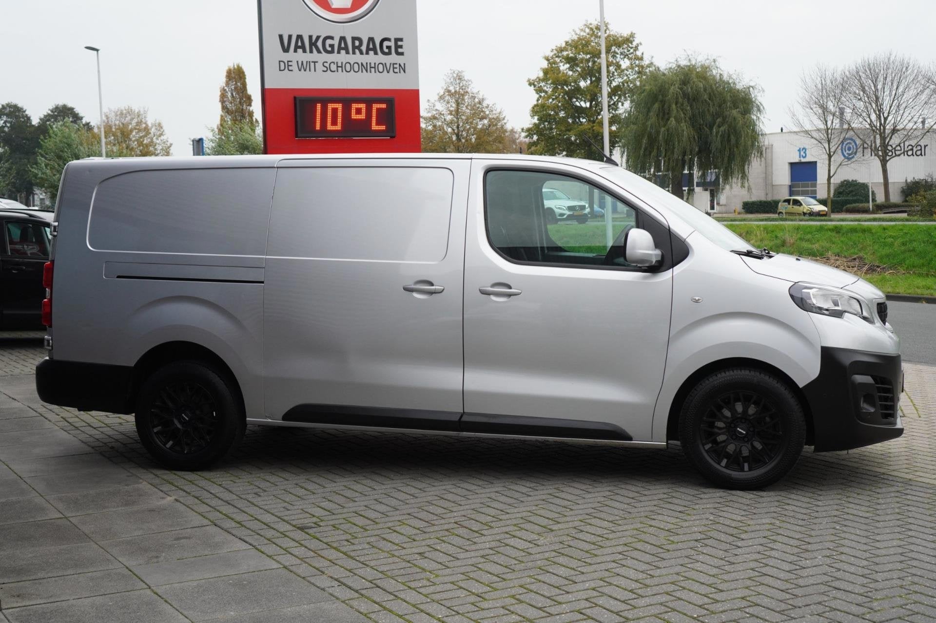 Peugeot Expert L2 231L 2.0 BlueHDI 120 Premium; Dubbele schu, Voorwielaandrijving, Stof, Gebruikt, 4 cilinders