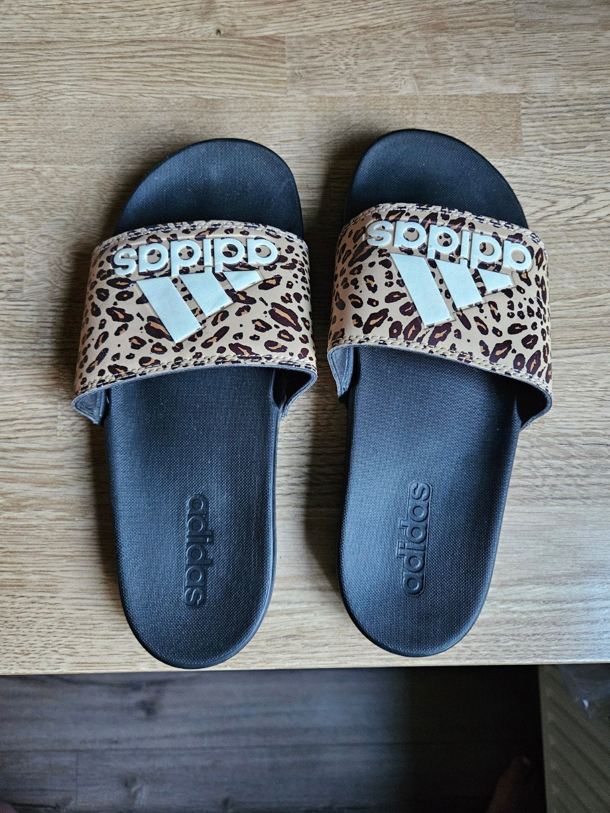Adidas Adilette slippers luipaardprint maat 40, Slippers, Bruin, Adidas, Ophalen of Verzenden