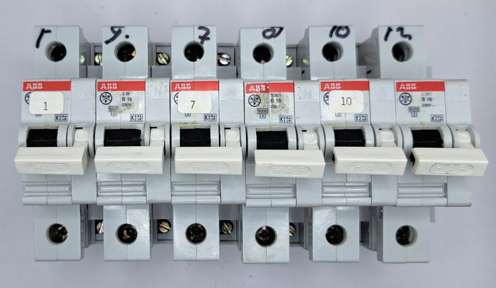ABB HAF Groepenkast Automaat S261 B16A 2P 230V (6x), Hobby en Vrije tijd, Onbekend, Ophalen of Verzenden, Onbekend, ABB HAF