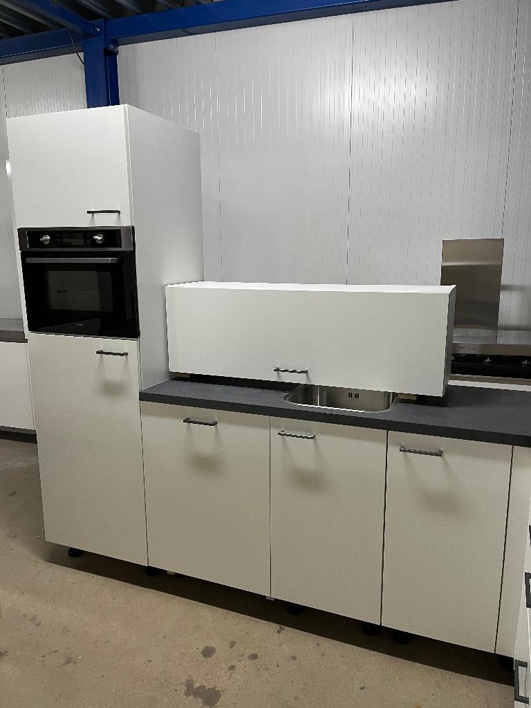 Keuken Compleet met APP 120Keukens op voorraad Nr. 2923, Ophalen of Verzenden, Zo goed als nieuw, Hoekkeuken, Met kookeiland