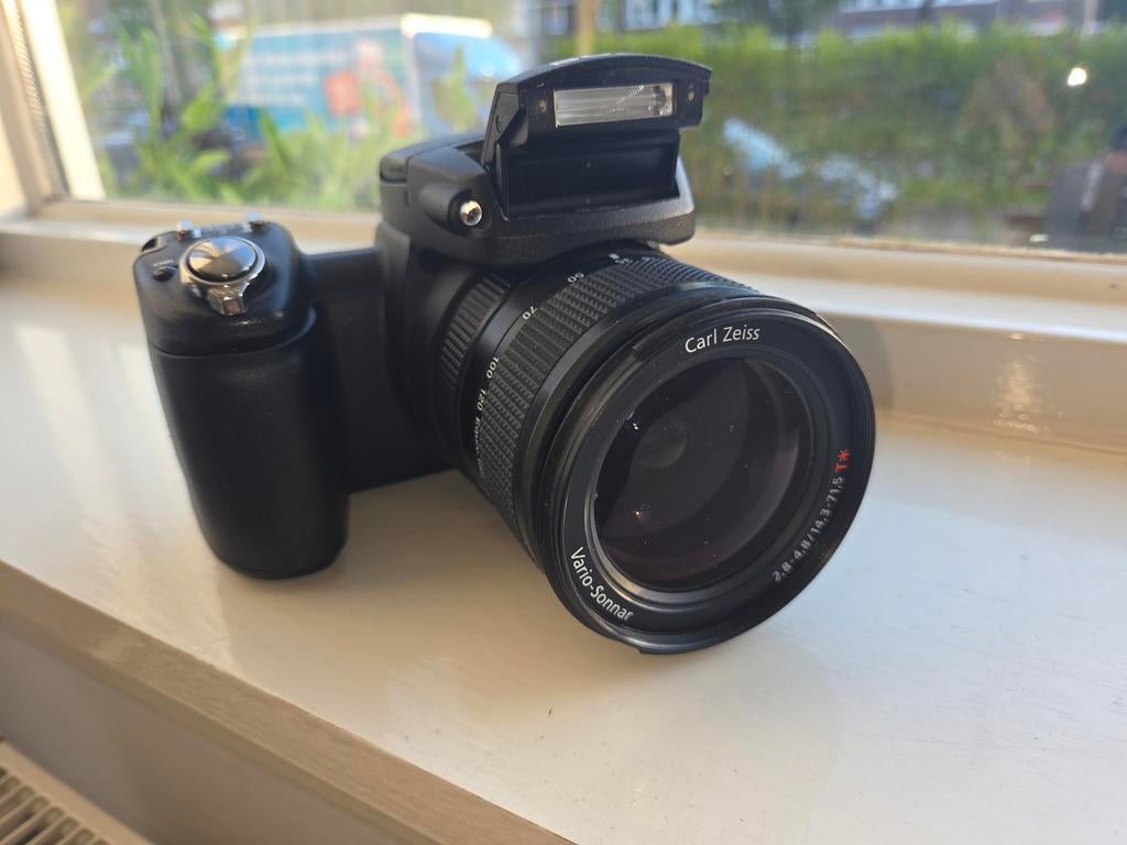 Sony Cyber-shot DSC-R1 - 10.3 MP CMOS Digitale Camera, Gebruikt, Compact, 10 Megapixel, Ophalen of Verzenden