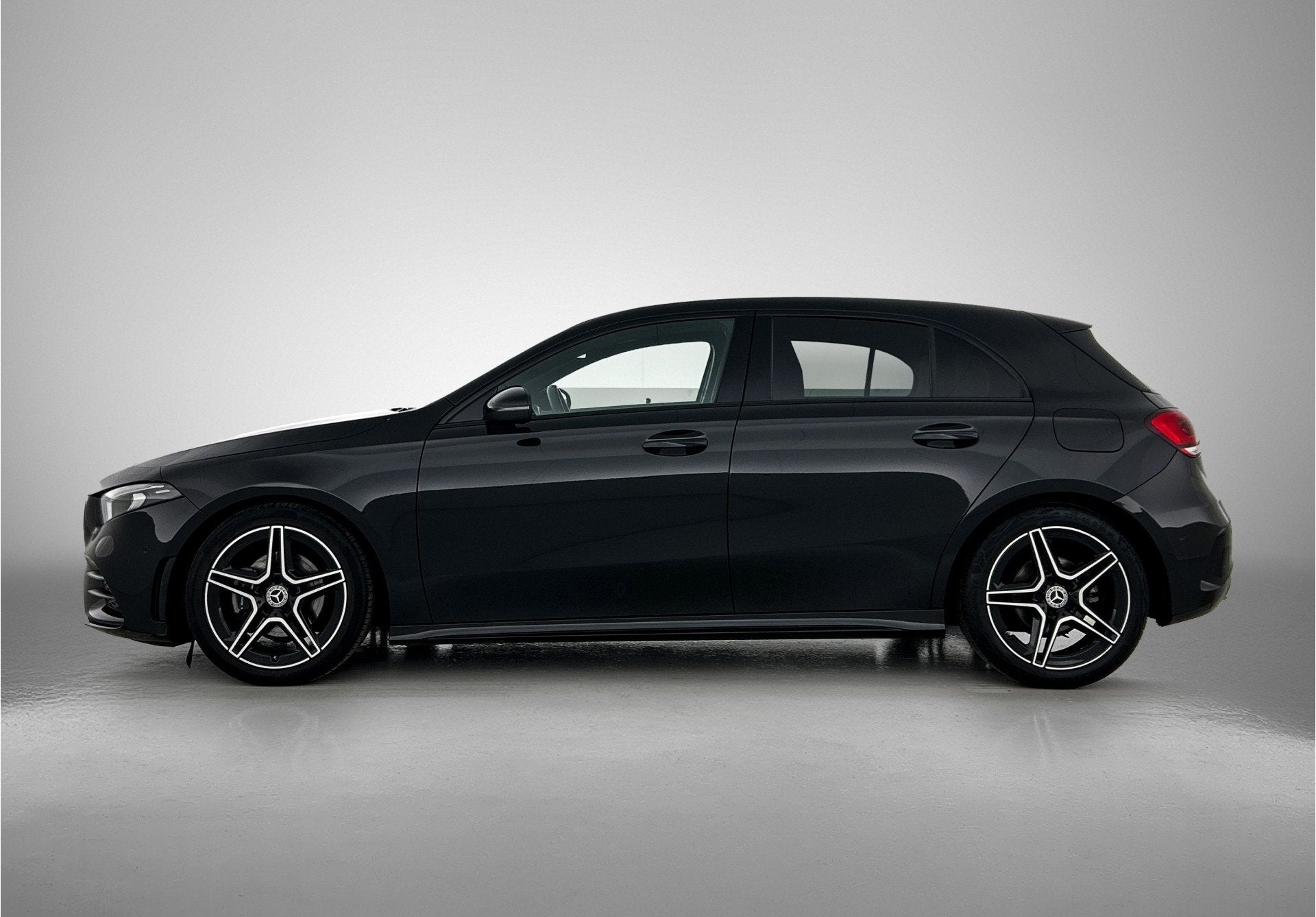 Mercedes-Benz A-Klasse 160 Business Solution AMG Nightpakket, Voorwielaandrijving, 12 maanden, Gebruikt, 4 cilinders