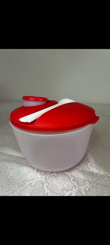 Nieuwe Tupperware slakom 3.9 liter met bestek, Ophalen of Verzenden, Nieuw, Rood, Bak of Kom