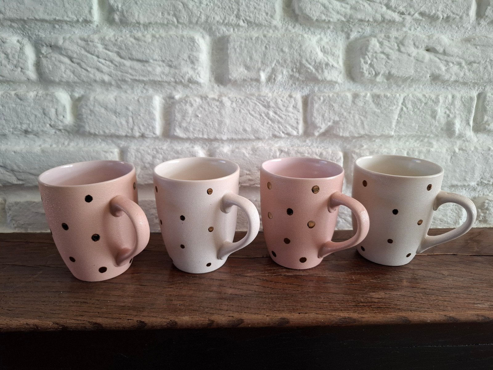 (M) Set van 4 grote mokken. Roze+wit+-gouden stippen. H 11cm, Ophalen of Verzenden, Zo goed als nieuw, Modern, Kop(pen) en/of Schotel(s)