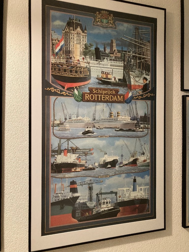 Rotterdam in keurige zwarte aluminium lijst., Ophalen, Overige materialen, 110 cm, Hangend