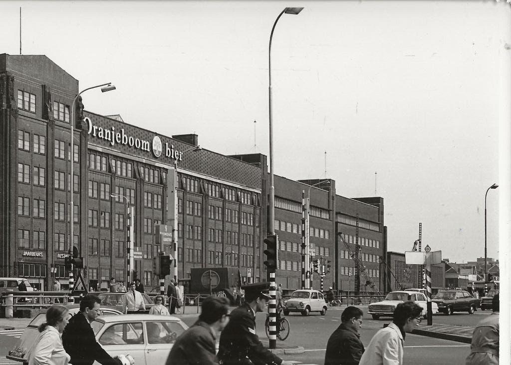 Utrecht Jaarbeurs Recl Oranjeboombier en agent te fiets Foto, Ophalen of Verzenden, 1940 tot 1960, Ongelopen, Utrecht