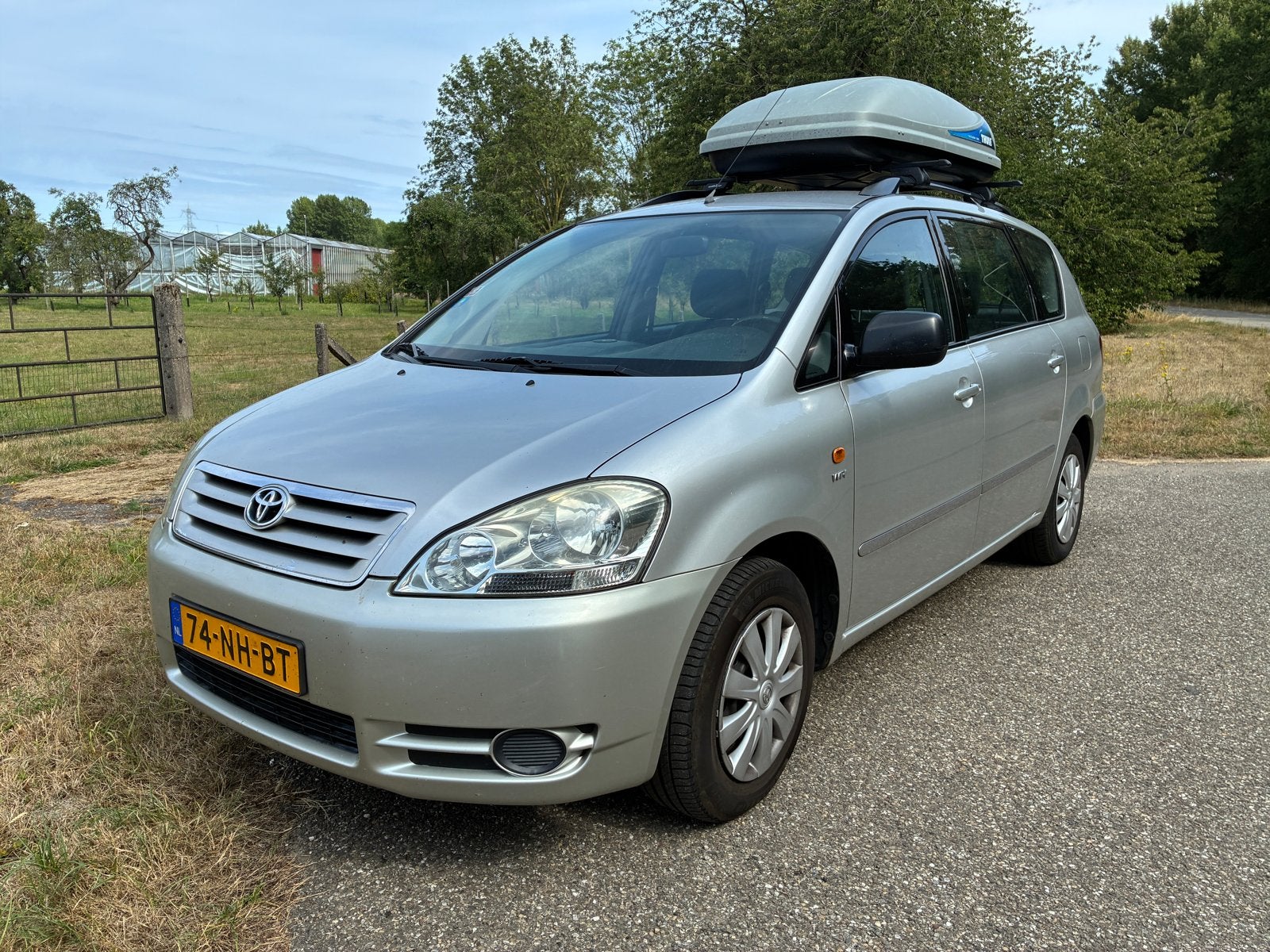 Toyota Avensis Verso 2.0 Vvt-i 6-SEATER AUT 2003 Grijs, 1998 cc, 4 cilinders, 1435 kg, 75 €/maand