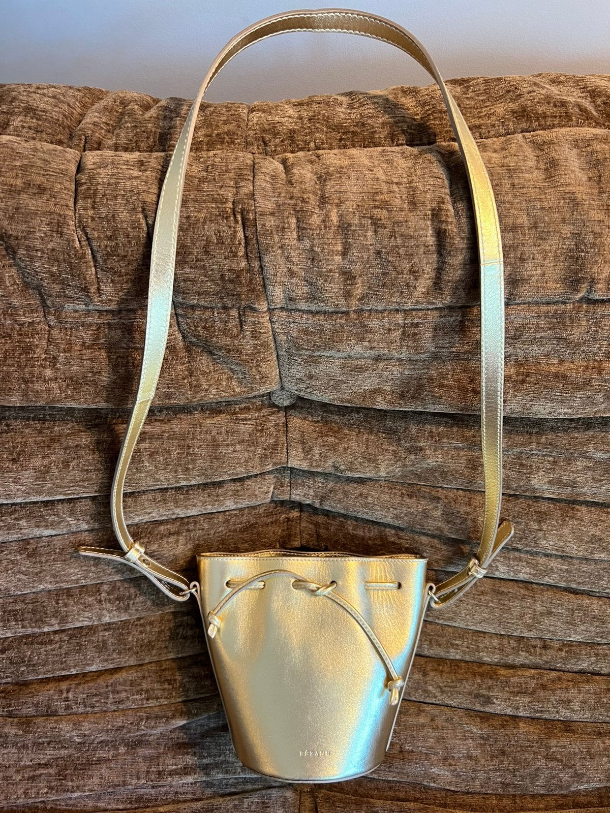 Sézane Buideltas Micro Farrow Leather Metallic Goud, Ophalen, Zo goed als nieuw