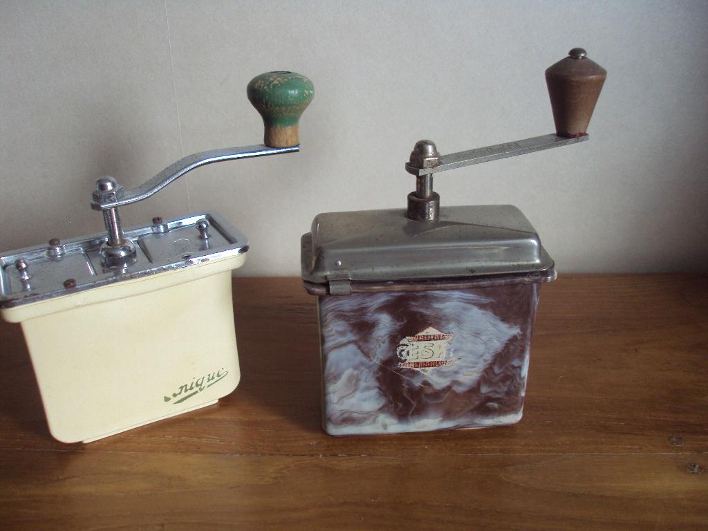 2 vintages oude koffiemolens, Antiek en Kunst, Antiek | Keukenbenodigdheden, Verzenden