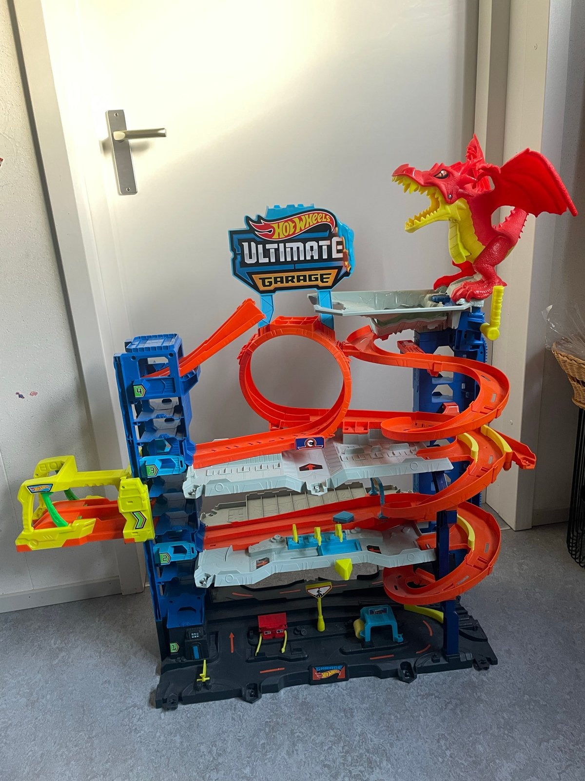 Hot Wheels Ultimate Garage Draak + Stunt Garage + Baan⁠, Kinderen en Baby's, Ophalen, Racebaan, Zo goed als nieuw, Hot Wheels