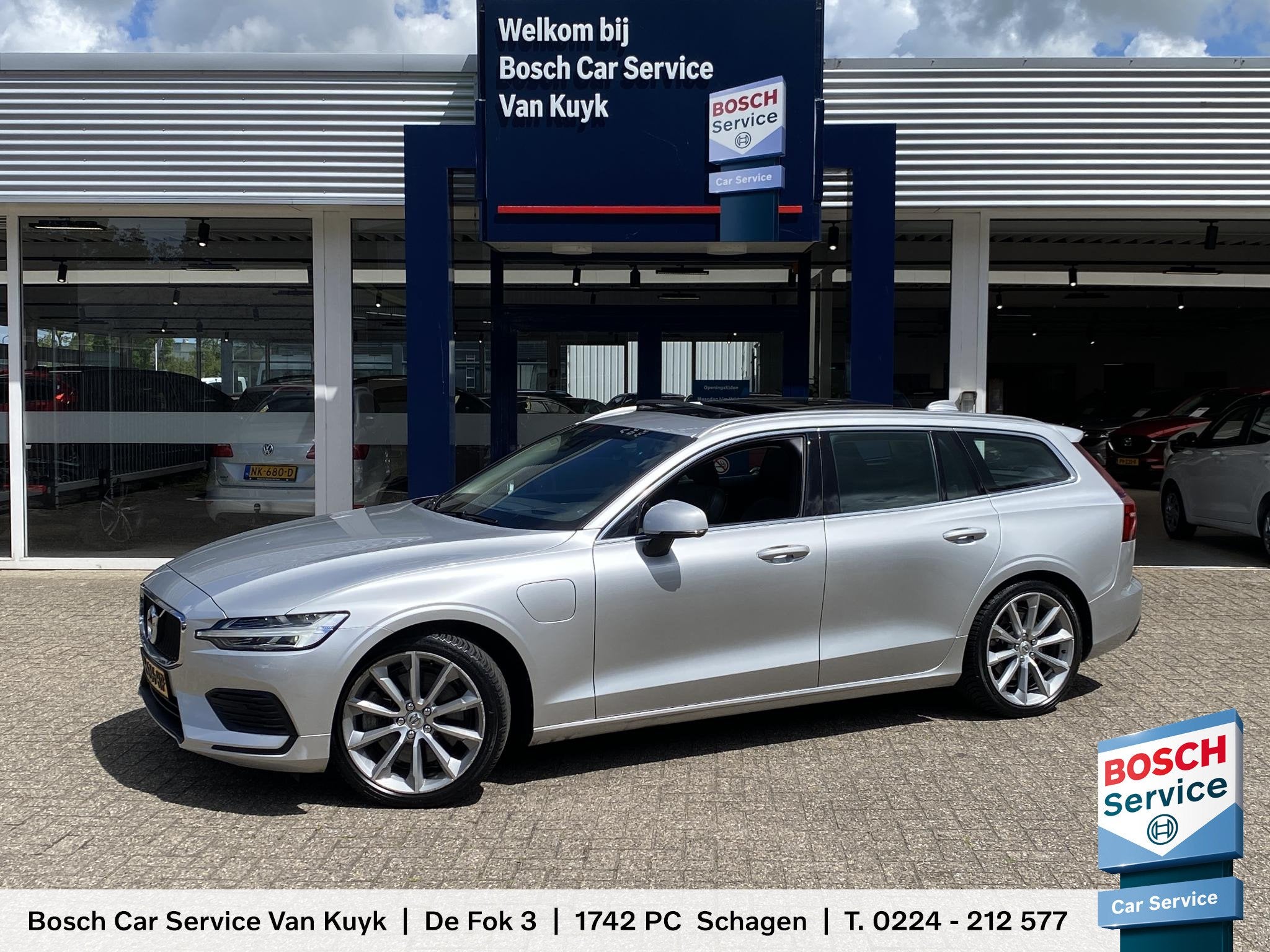 Volvo V60 2.0 T6 Twin Engine AWD Momentum Pro / Luxury Line, Auto's, Dealer onderhouden, Gebruikt, Euro 6, 4 cilinders