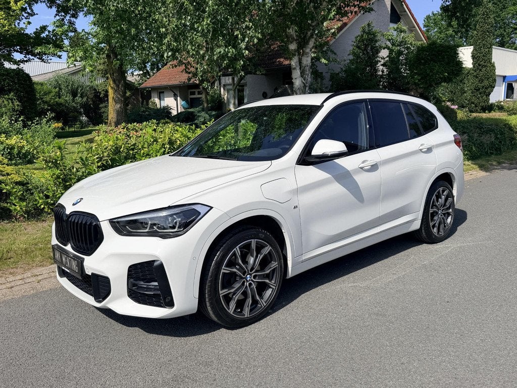 BMW X1 xDrive25e 220PK M-Sport•LED•Camera, Gebruikt, Euro 6, Leder en Stof, Plug-in hybride