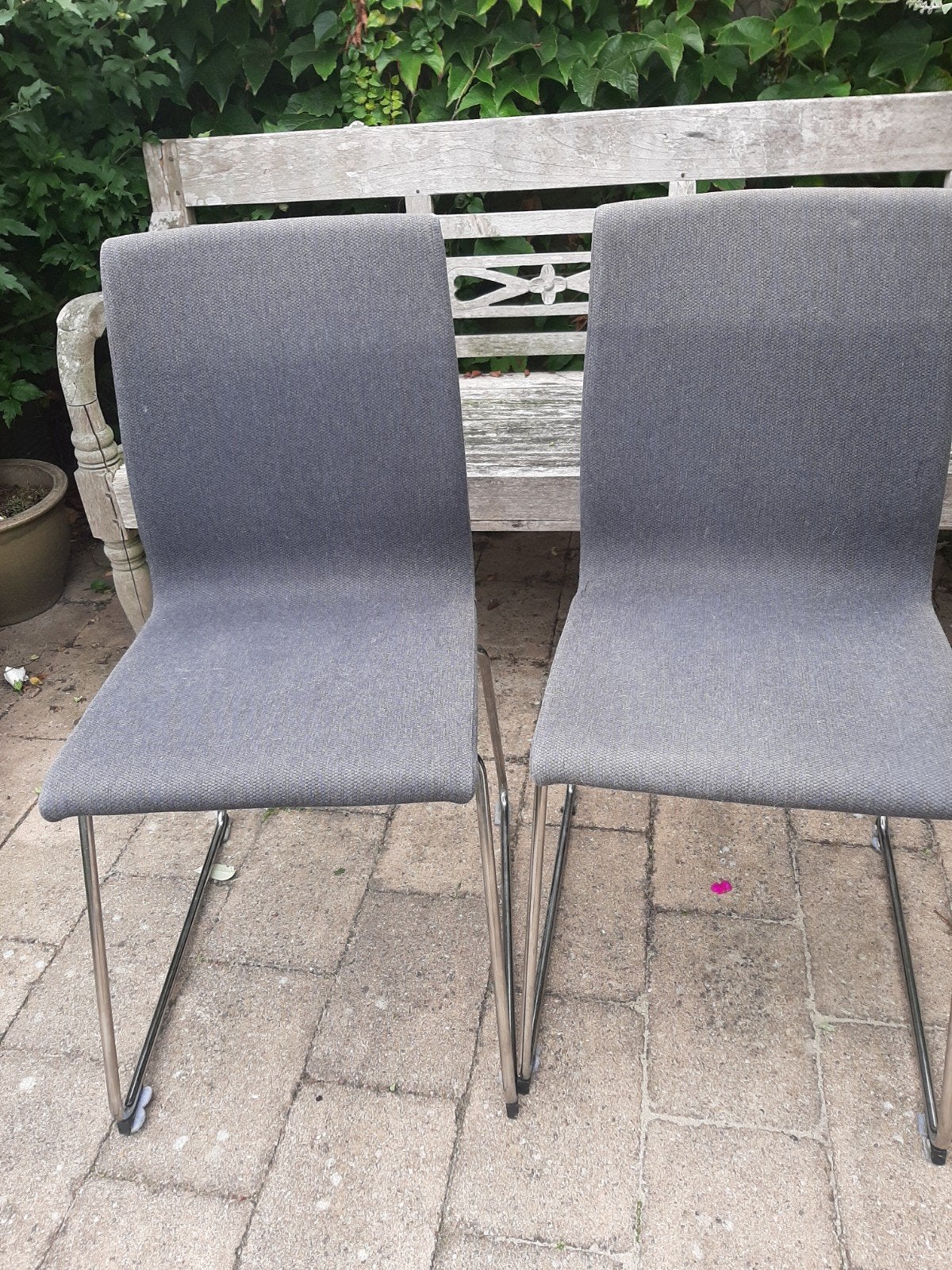 Twee grijze eetkamerstoelen, gratis, Ophalen, Gebruikt, Grijs, Twee