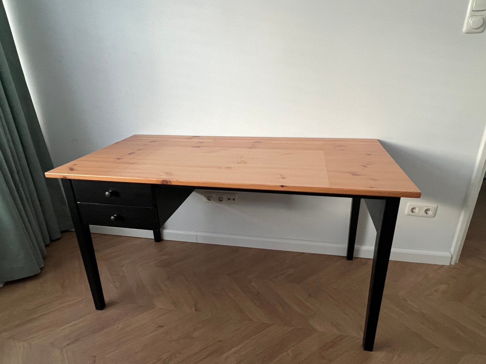 Office/work table, Huis en Inrichting, Bureaus, Ophalen, Zo goed als nieuw, IKEA