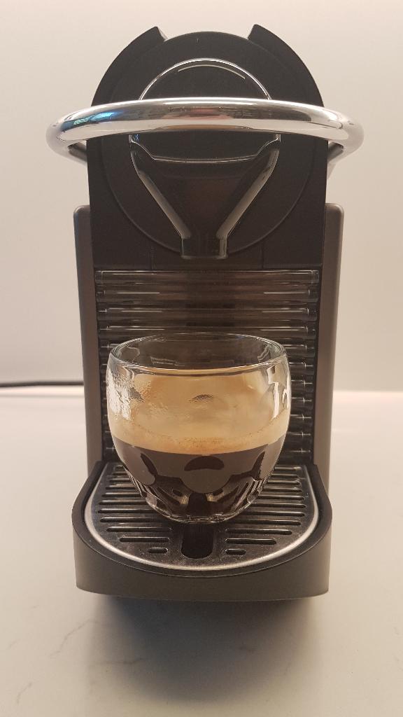 Krups Pixie Titan Nespressomachine, Ophalen of Verzenden, Gebruikt, Koffiemachine, Koffiepads en cups