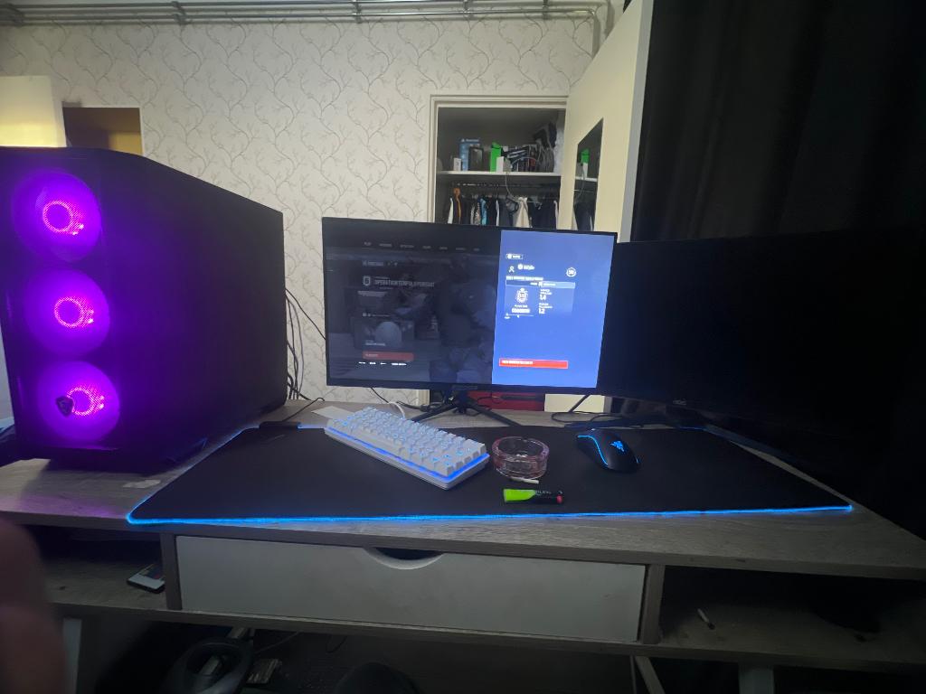 Full PC bundle with 2 gaming monitor, Ophalen of Verzenden, Zo goed als nieuw, Gaming, 4 Ghz of meer